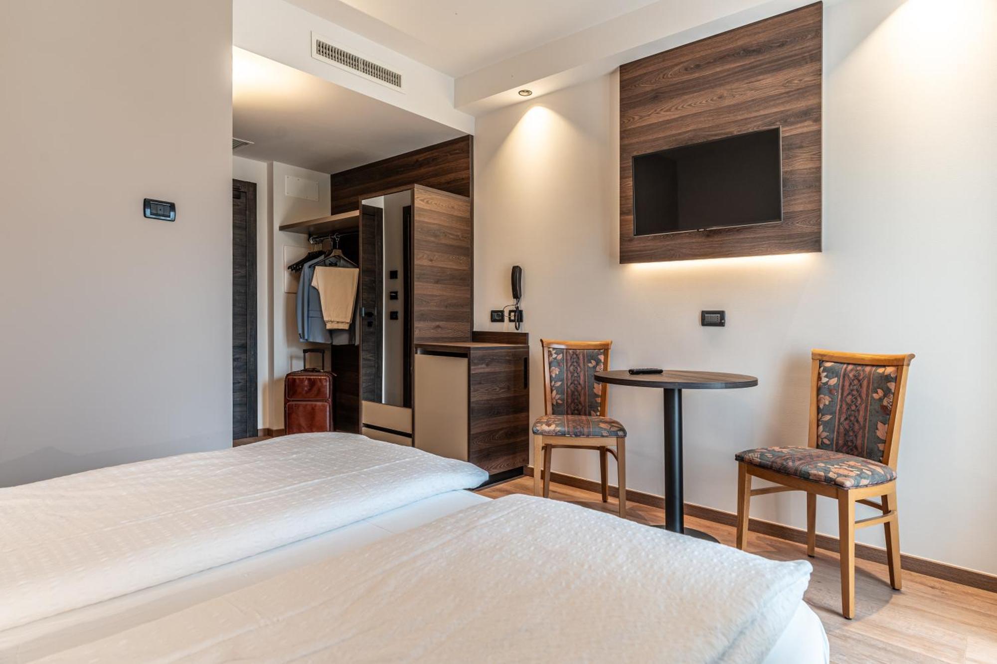 Hotel Ariston レーヴィコ・テルメ エクステリア 写真